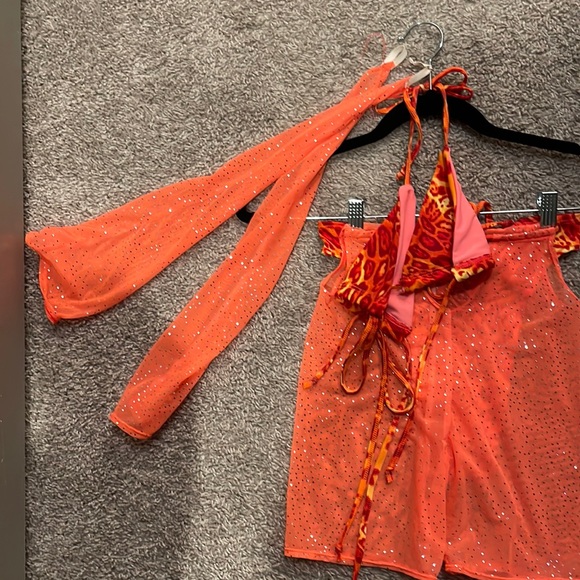 Sassypants the label size 6 in AUS sizing. I usually wear 0-2 or XS/S in US - Picture 3 of 3